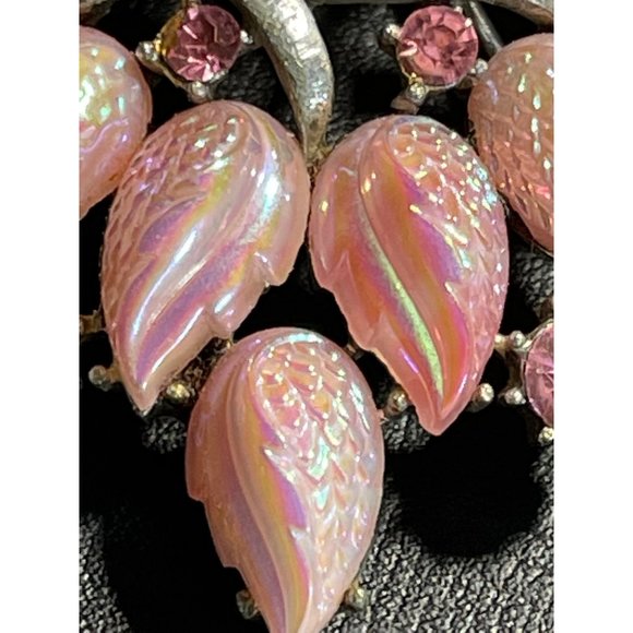 Unusual CORO Pegasus Pink Molded Glass Gold Tone F - Picture 5 of 9